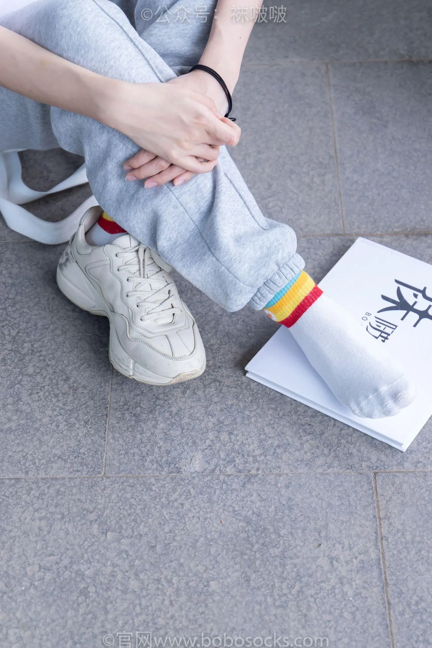 [BoBoSocks袜啵啵]NO.012 泡芙-运动鞋、白棉袜、裸足 [132P]插图9